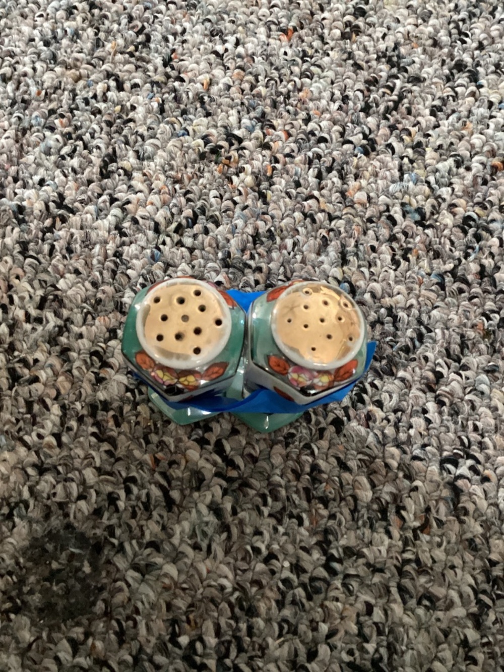 Vintage Dinner Bowls, Plate, and Salt and Pepper Shakers - Picture 14 of 14